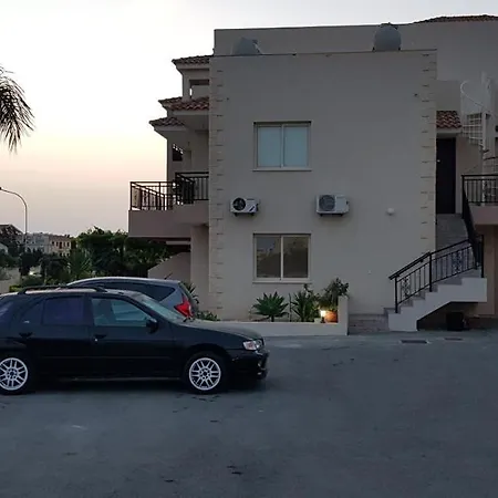 First Floor, 2 Bedroom F102, Pool View & Free Wifi * Paphos