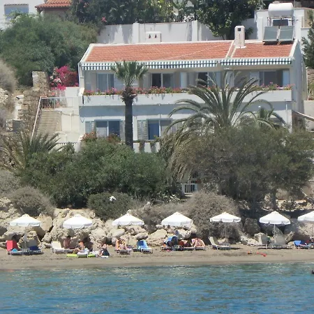 First Floor, 2 Bedroom F102, Pool View & Free Wifi Apartment Paphos