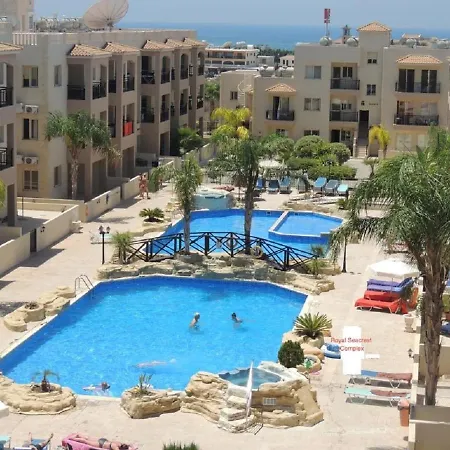 Apartment First Floor, 2 Bedroom F102, Pool View & Free Wifi *