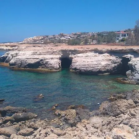 Apartment First Floor, 2 Bedroom F102, Pool View & Free Wifi Paphos