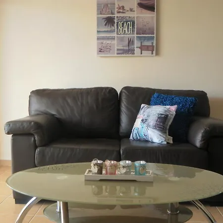 Apartment First Floor, 2 Bedroom F102, Pool View & Free Wifi