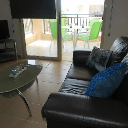 Apartment First Floor, 2 Bedroom F102, Pool View & Free Wifi