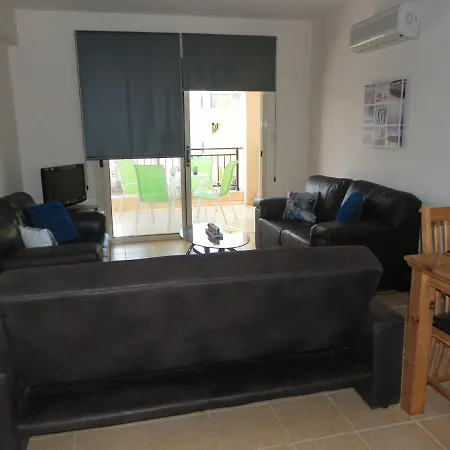 Apartment First Floor, 2 Bedroom F102, Pool View & Free Wifi *