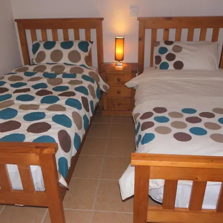 Apartment First Floor, 2 Bedroom F102, Pool View & Free Wifi *