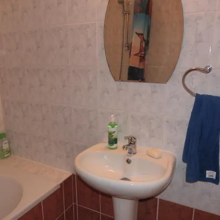 Apartment First Floor, 2 Bedroom F102, Pool View & Free Wifi *