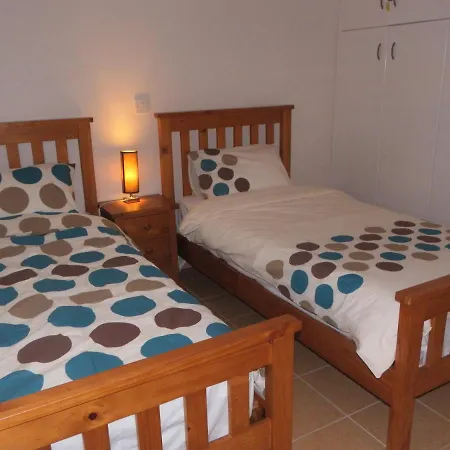 First Floor, 2 Bedroom F102, Pool View & Free Wifi Πάφος