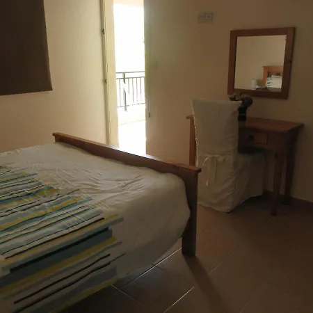 First Floor, 2 Bedroom F102, Pool View & Free Wifi Πάφος