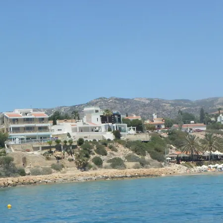 First Floor, 2 Bedroom F102, Pool View & Free Wifi פאפוס