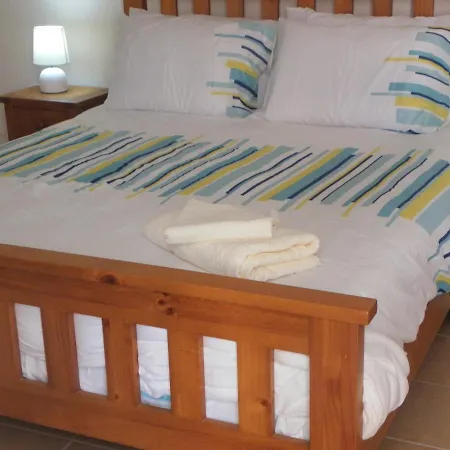 First Floor, 2 Bedroom F102, Pool View & Free Wifi * פאפוס