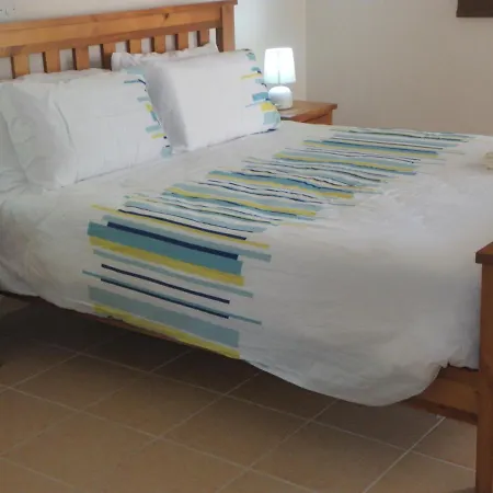 First Floor, 2 Bedroom F102, Pool View & Free Wifi פאפוס