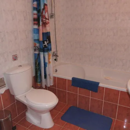 First Floor, 2 Bedroom F102, Pool View & Free Wifi דירה *